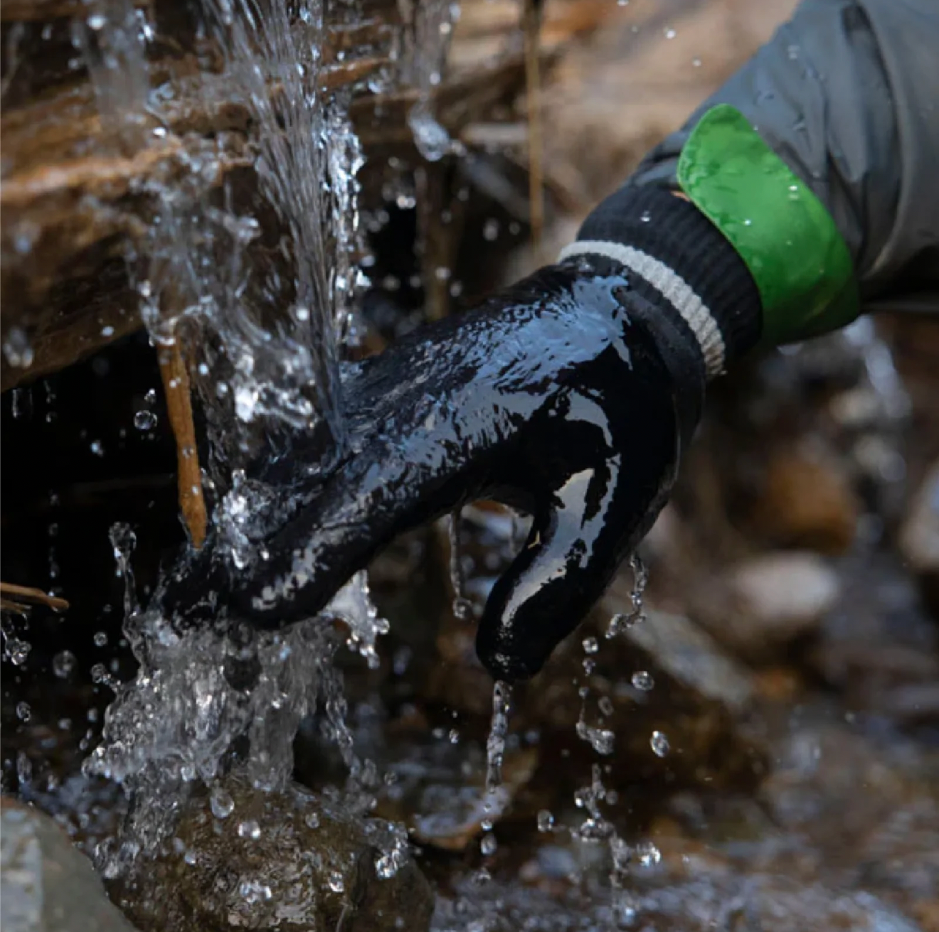 SUBMRGD StormGrip™ Lightweight Merino Waterproof Gloves – Black/Green
